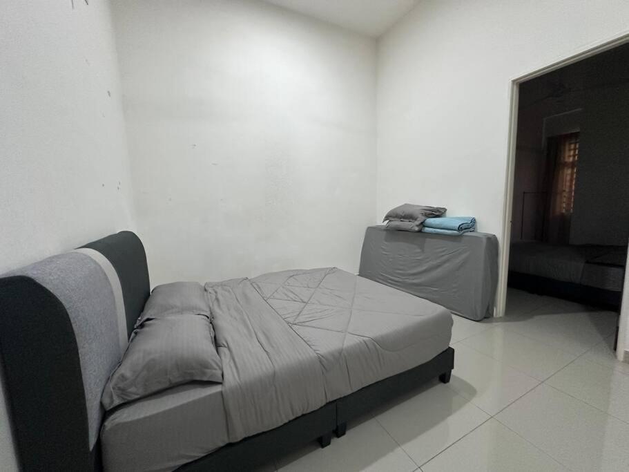 Rumah percutian Mount Austin 18 Pax Ar50 Pool *