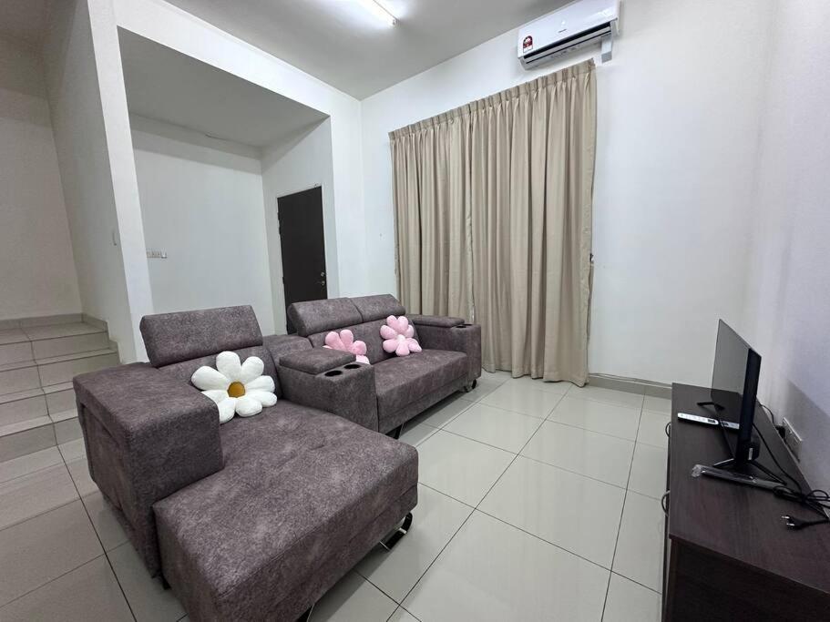 Rumah percutian Mount Austin 18 Pax Ar50 Pool