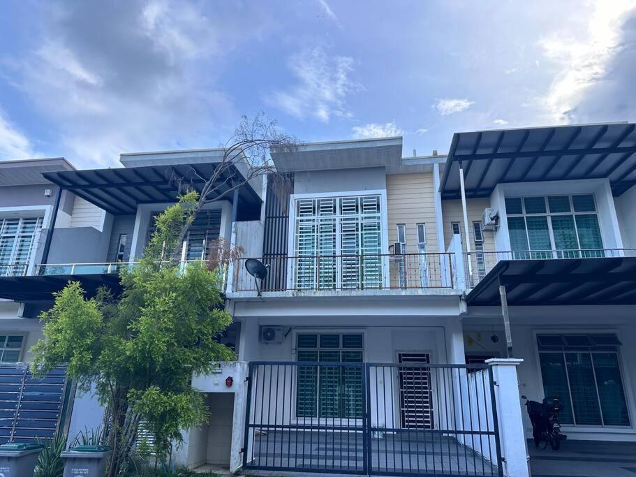 Mount Austin 18 Pax Ar50 Pool * Johor Bahru