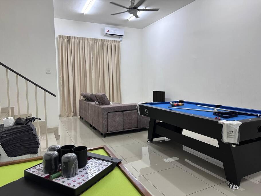 Rumah percutian Mount Austin 18 Pax Ar50 Pool Johor Bahru
